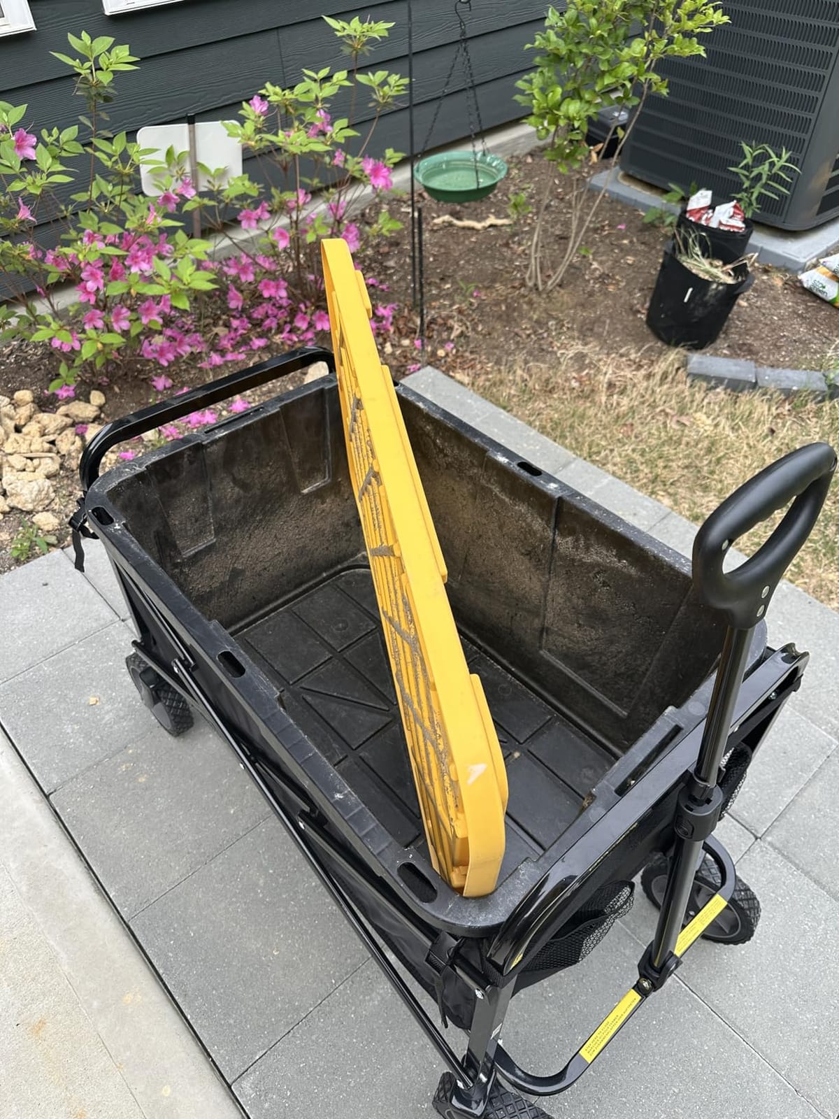 Amazon Basics Collapsible Heavy Duty Utility Wagon for Outdoor Sports, Camping, Garden, and Shopping, 265 Pounds Capacity customer photo 2