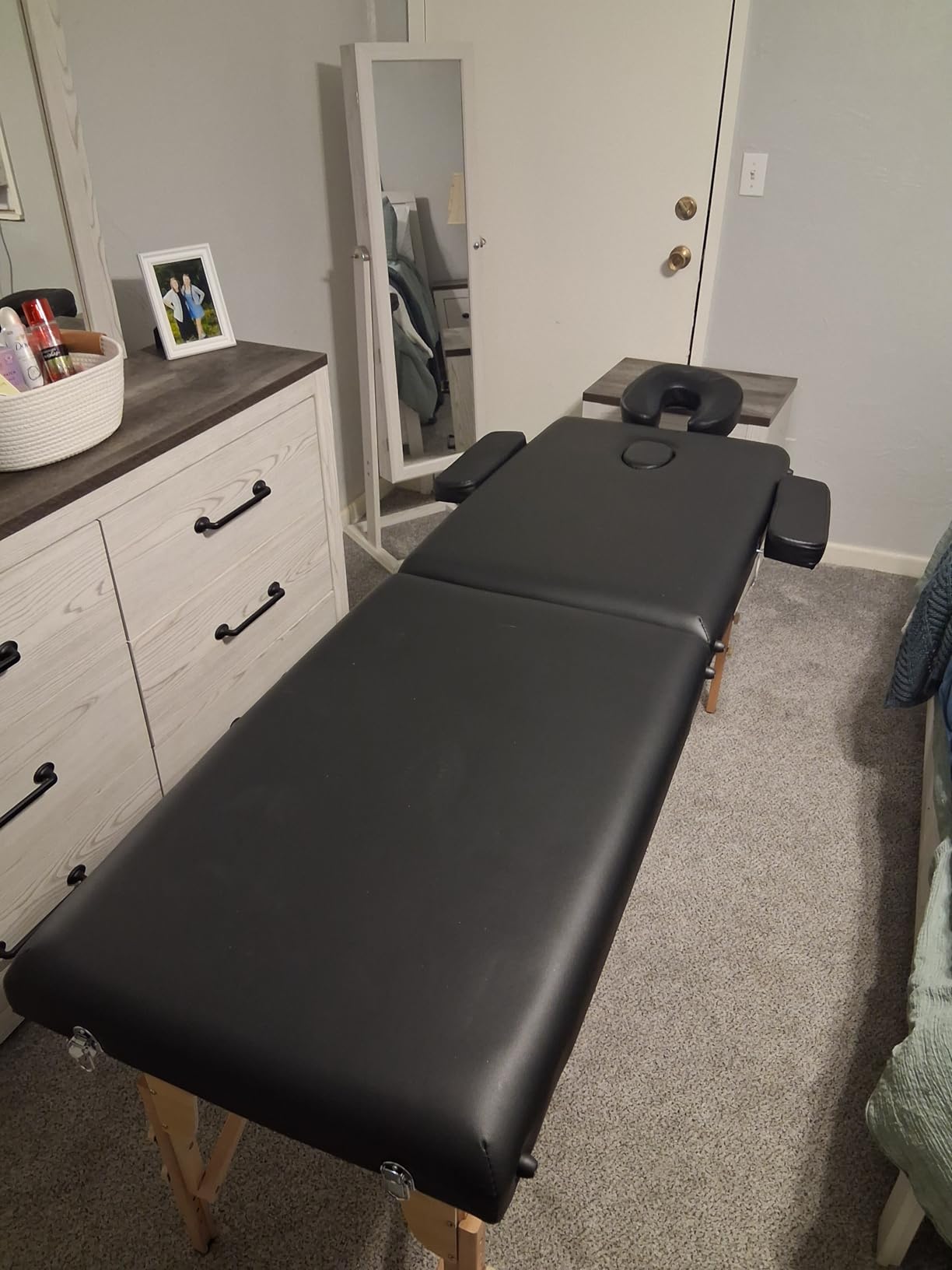 Yaheetech 84x24in Portable Massage Table Folding Adjustable Lash Bed, Black customer photo 2