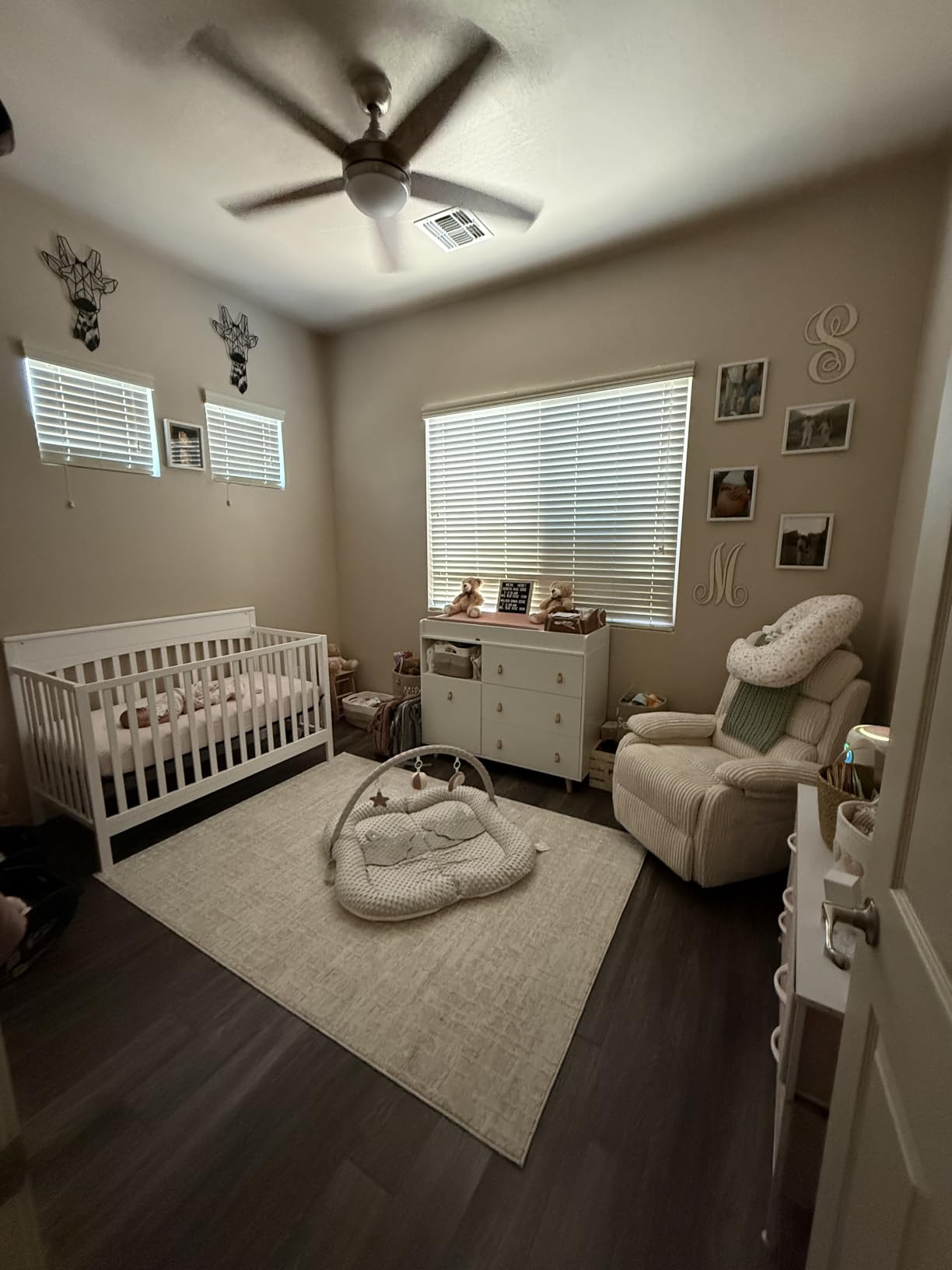 Oxford Baby Harper 4-in-1 Convertible Crib, Dove Gray, GreenGuard Gold Certified customer photo 1