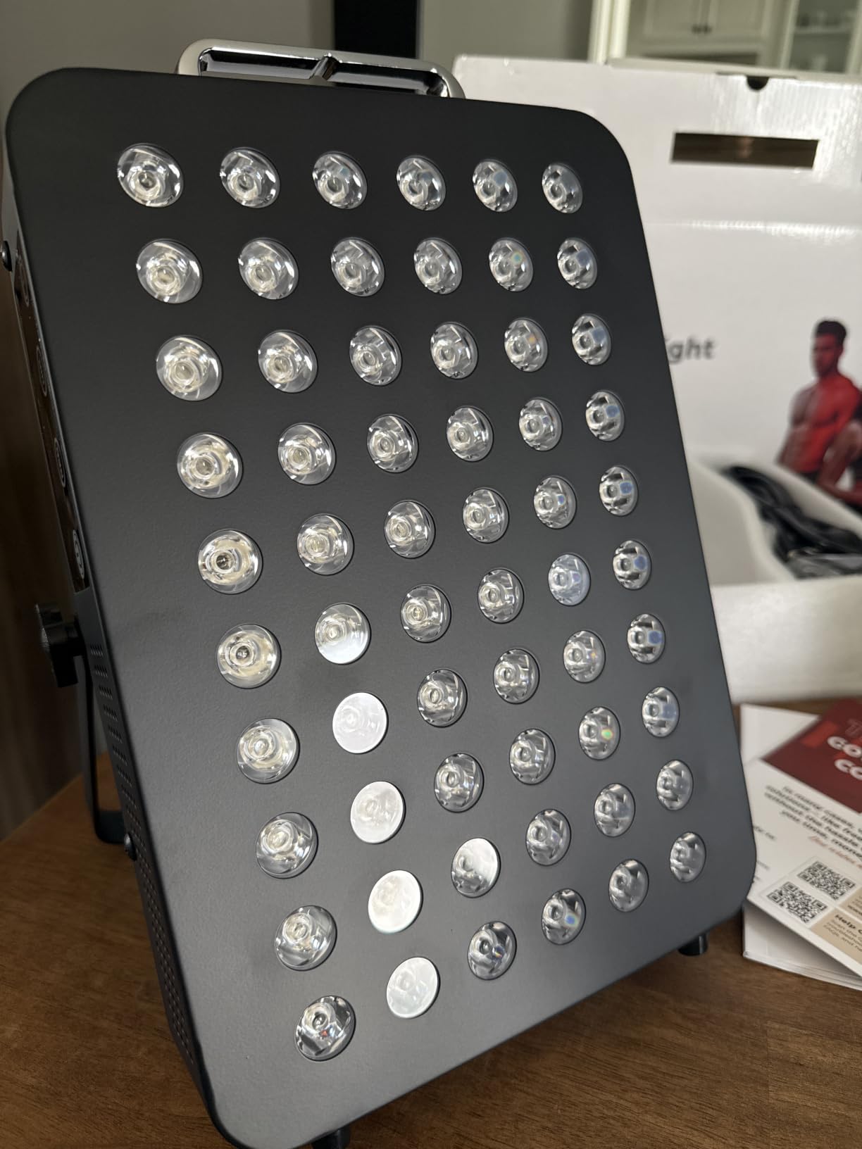 BestQool Red Light Therapy Panel, 660nm Red & 850nm Infrared Light, 105W Elite-Grade Dual Chip Infrared Therapy, 3 Modes Red Light Therapy for Face and Body, Adjustable Stand for Home Use, BQ60 customer photo 1