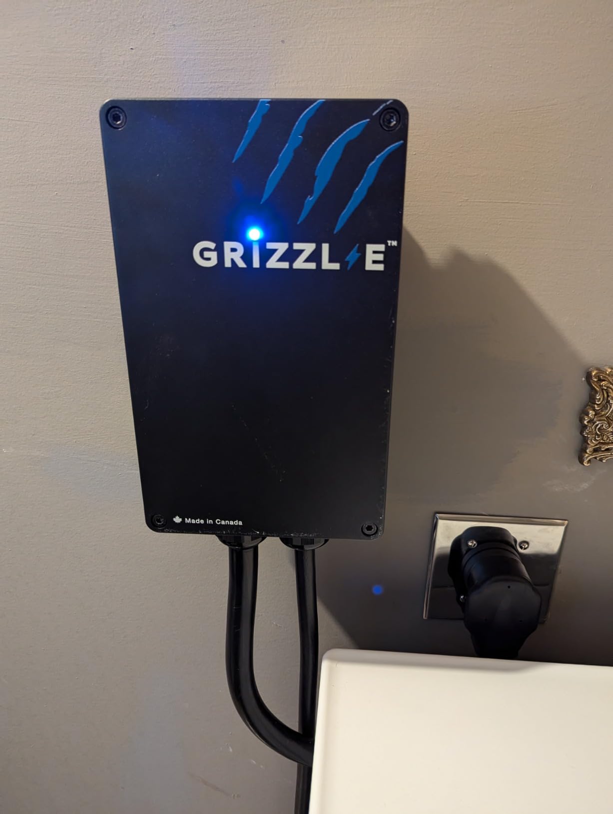 Grizzl-E Classic, Level 2 240V / 40A Electric Vehicle (EV) Charger, UL Certified, Metal Case Enclosure, Indoor/Outdoor Electric Car Fast Wall Charging Station, NEMA 14-50 Plug, Classic Black customer photo 1