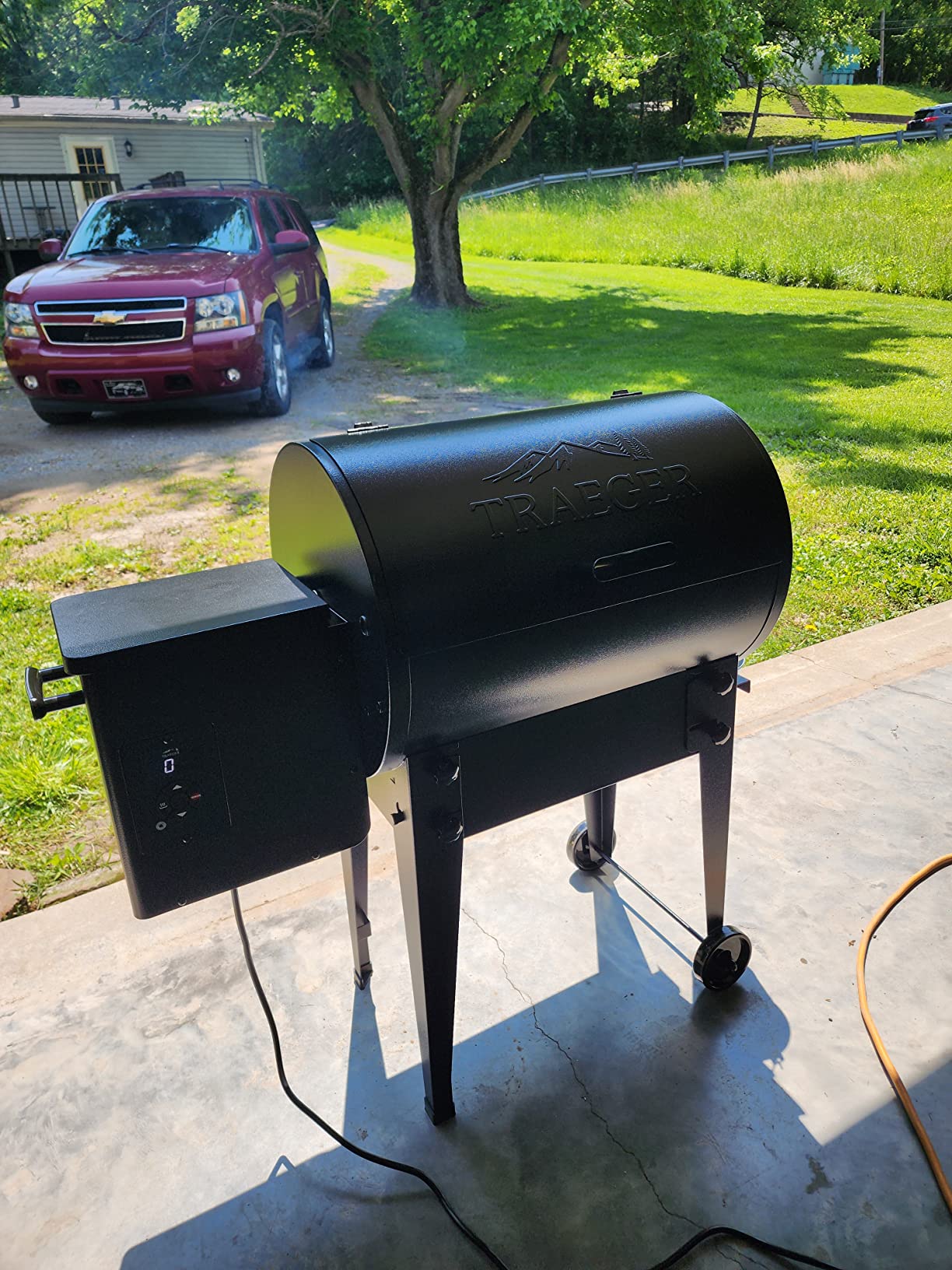 Traeger Tailgater Portable Wood Pellet Grill & Smoker, 300 Sq In, Foldable Legs, 6-in-1 Versatility customer photo 2
