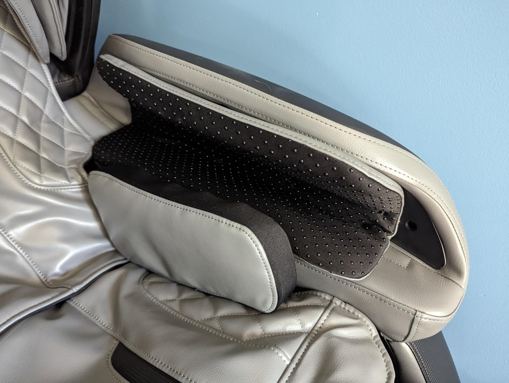 Osaki Pro OS-4D Paragon | Black | Massage Chair | Multi-Angle L-Track 4D Massage | Zero Gravity | Space Saving | Heating Foot Roller | Voice Recognition | High Intensity Fullbody Airbag customer photo 1