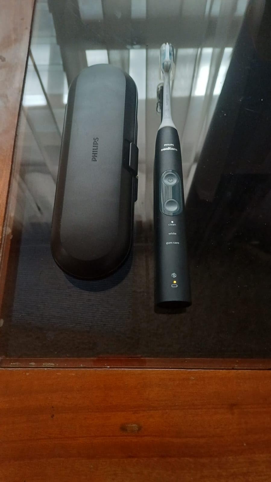 Philips Sonicare ProtectiveClean 5300 Rechargeable Electric Toothbrush, with Pressure Sensor, 3 Cleaning Modes, SmarTimer and QuadPacer, with 2 Bonus Brush Heads, Travel Case, Black, Model HX6423/34 customer photo 2