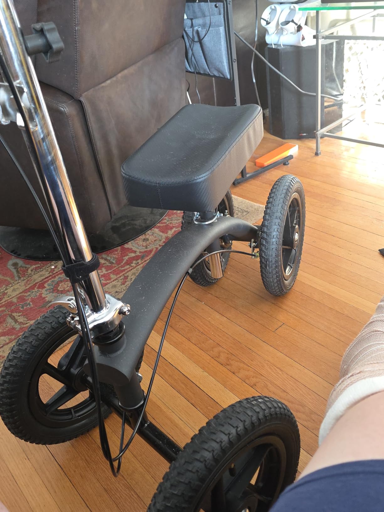 BodyMed All-Terrain Knee Walker, Steerable for Foot Injuries - Heavy-Duty, Adjustable Scooter with Dual Brakes & Metal Basket - Better Alternative to Crutches for Leg Recovery customer photo 1