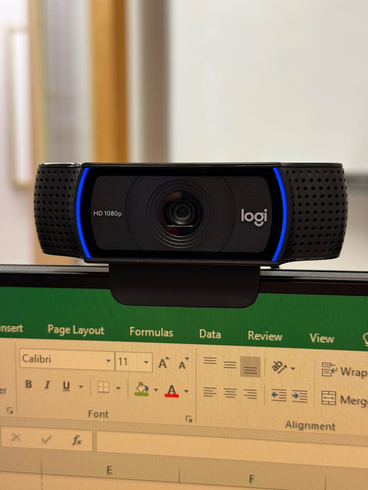 Logitech C920x HD Pro PC Webcam Full 1080p/30fps Video - Black | 30fps Video, Clear Audio, Light Correction, Works with Teams, Meet, Zoom, Nintendo Switch 2, Mac, Tablet customer photo 2