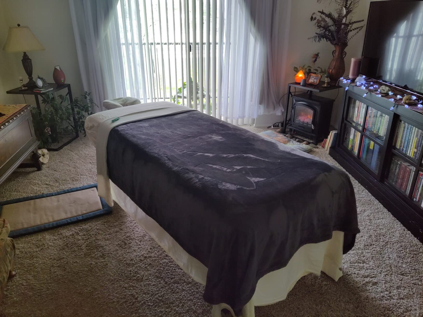 Saloniture Professional Electric Lift Massage Table - Includes Headrest, Face Cradle and Bolster - Black customer photo 2