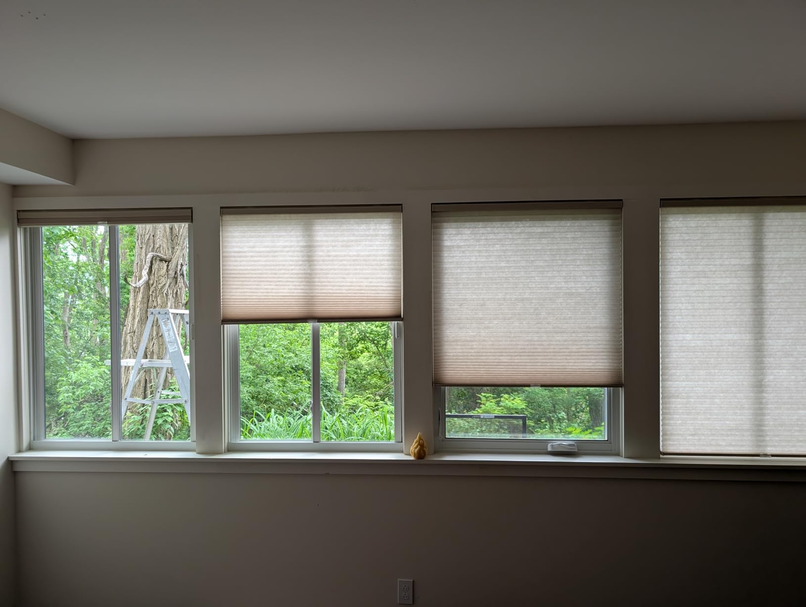 BlindsAvenue Cordless Cellular Shade, White, 27.5