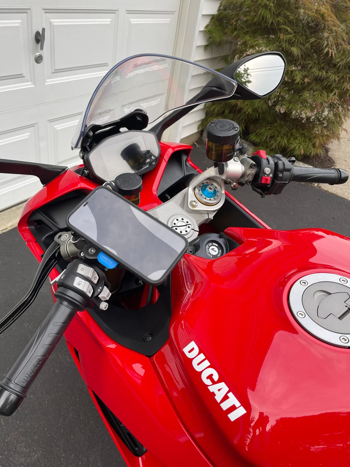 Quad Lock Motorcycle Handlebar Phone Mount for iPhone, Galaxy Pixel and Universal Adapters customer photo 2