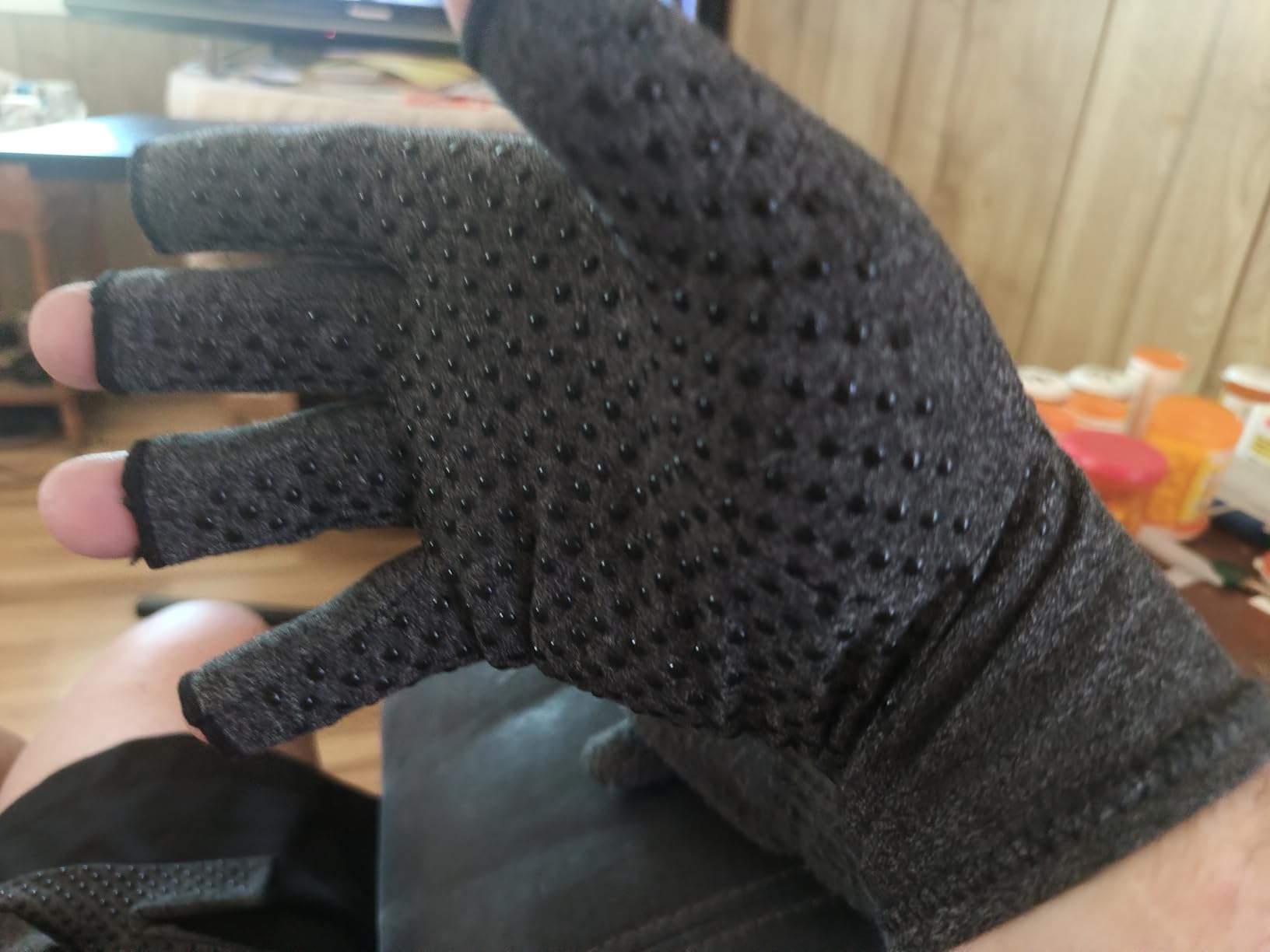 DRNAIETY 2-Pair Arthritis Compression Gloves for Hand Arthritis, Fingerless | for Carpal Tunnel Pain, RSI, Rheumatoid Arthritis | Anti-Slip, Breathable Gloves for Men & Women, Typing, Daily Use (M, Gray) customer photo 2