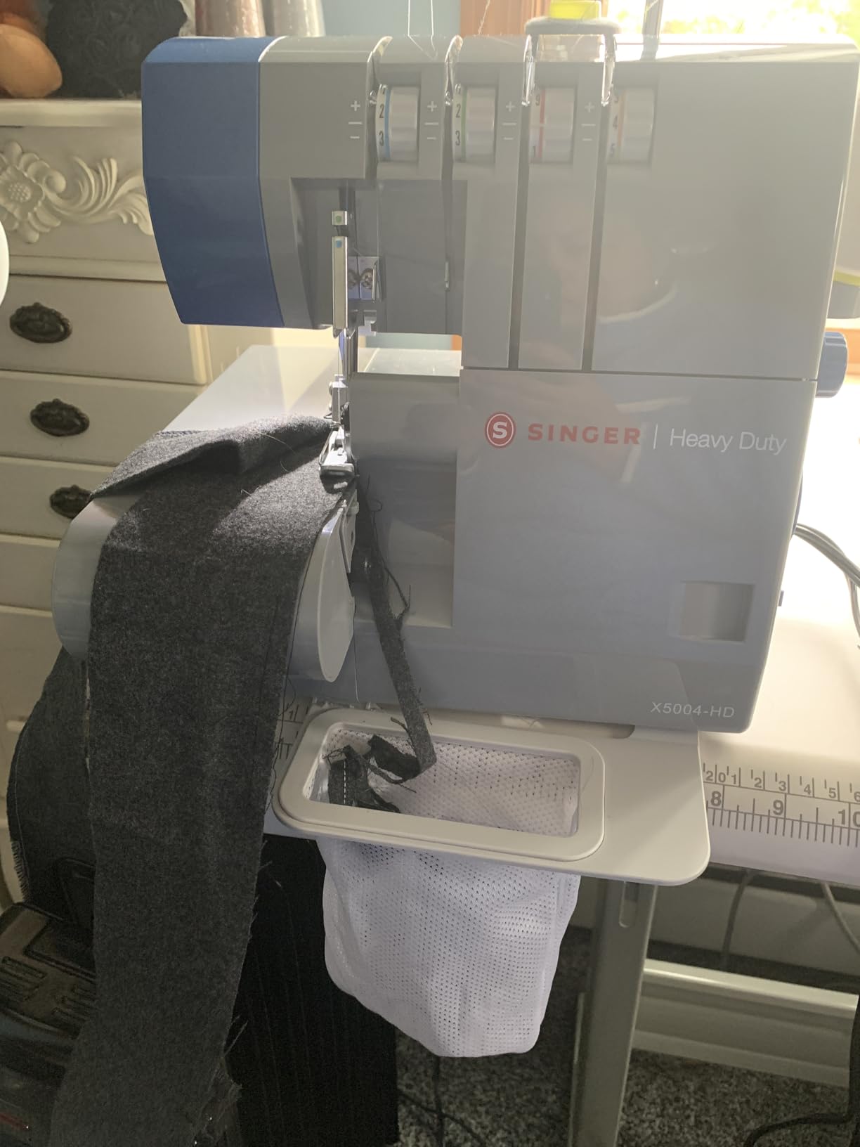 SINGER® X5004-HD Serger Overlock Machine, 2-3-4 Thread Capability customer photo 1