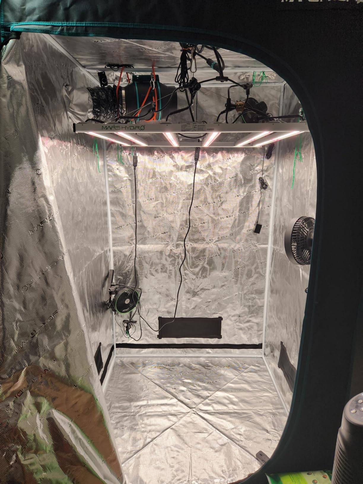MARS HYDRO Smart Grow Tent Kit,3.3 x3.3 ft,WiFi-Integrated Controller 43,300W TSW2000 4x4 Full Coverage Dimmable Light,40