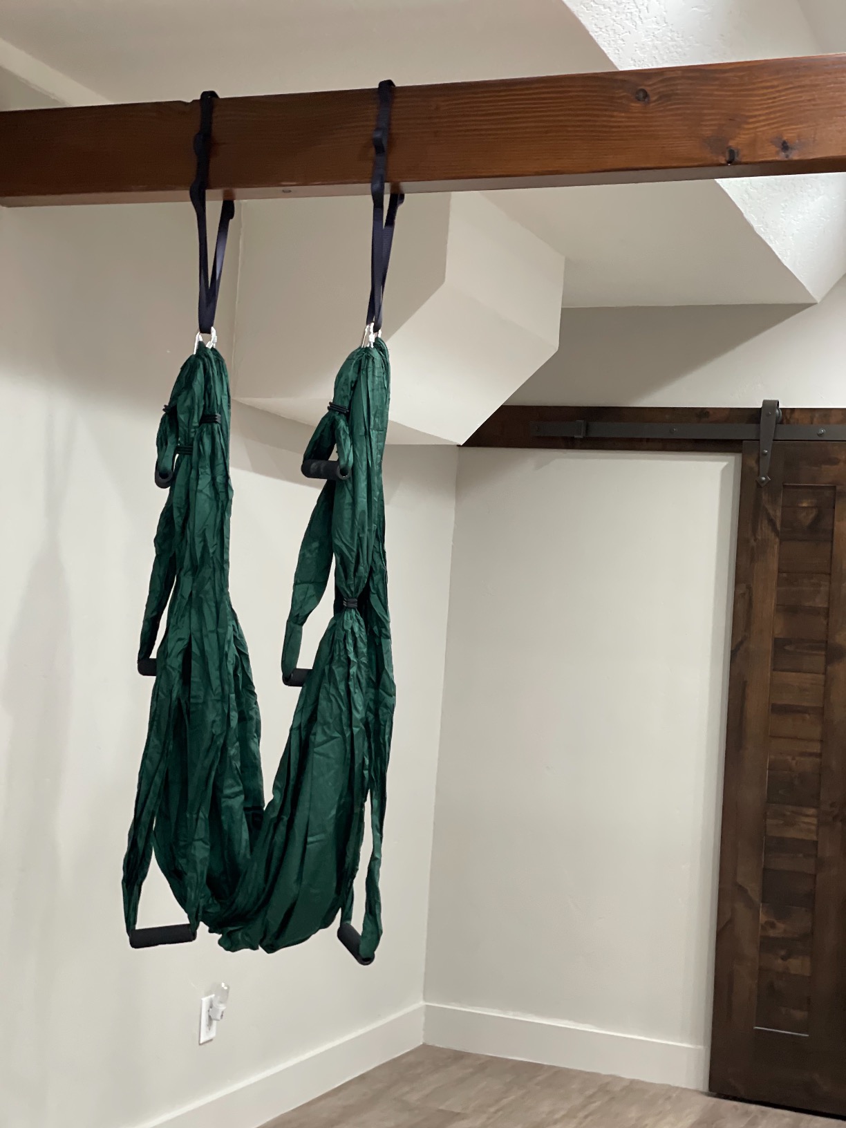 Aerial Trapeze Yoga Hammock Kit - Ultra Strong Antigravity Yoga Flying Sling Inversion Swing Tool Set customer photo 1