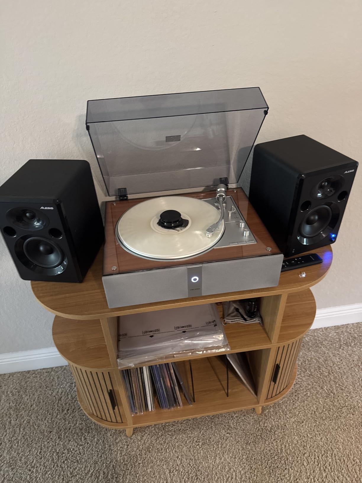 1 BY ONE Fully Automatic Record Player, All-in-One Vinyl Turntable with Automatic Repeat Function, Remote Control, Built in Speakers& DSP, Phono Preamp, AT-3600L Cartridge, Belt Drive 2-Speeds customer photo 2