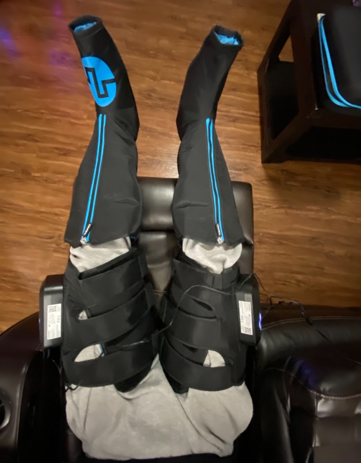 Compex Ayre Wireless Rapid Recovery Compression Boots - High Tech Compression Massage - S/M customer photo 1