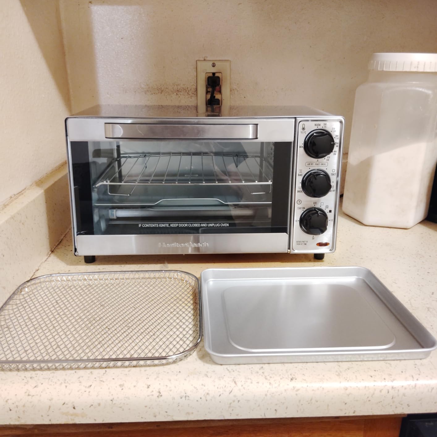 Hamilton Beach 4 Slice Countertop Air Fryer Toaster Oven Combo, 31403J customer photo 2