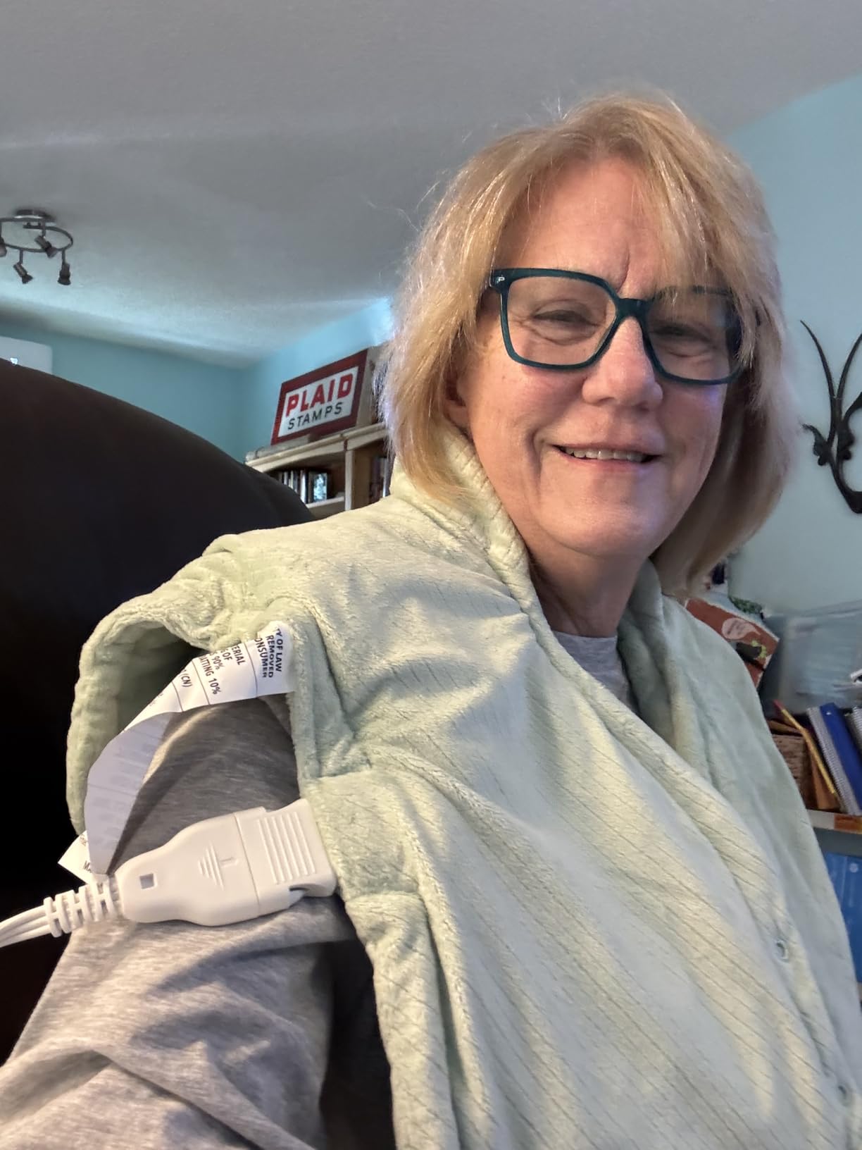 Pure Enrichment WeightedWarmth Weighted Neck and Shoulder Heating Pad - 5.5 lbs, 4 Heat Settings, BPA-Free Non-Toxic Beads, and Soft Micromink - Ideal for Neck, Shoulder, and Upper Back Pain (Jade) customer photo 1