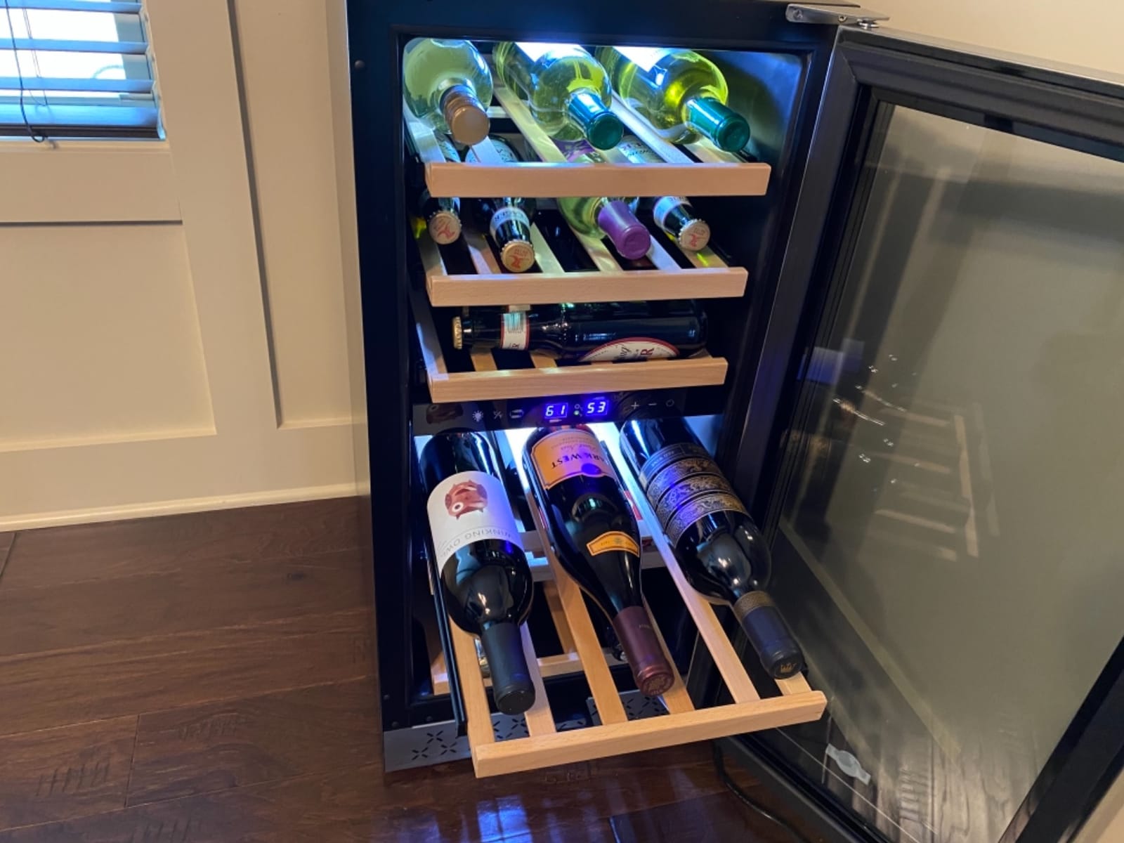 Tylza Mini Fridge 15 Inch Wine Cooler Under Counter, 30 Bottles Dual Zone Wine Fridge with Safty Lock, Wine Refrigerator Freestanding, Built-in Wine Cellars customer photo 1