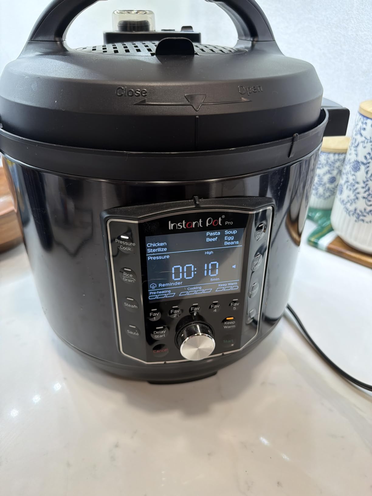 Instant Pot Pro 10-in-1 Pressure Cooker, Slow Cooker, Rice/Grain Cooker, Steamer, Sauté, Sous Vide, Yogurt Maker, Sterilizer, and Warmer, Includes App With Over 800 Recipes, Black, 6 Quart customer photo 2