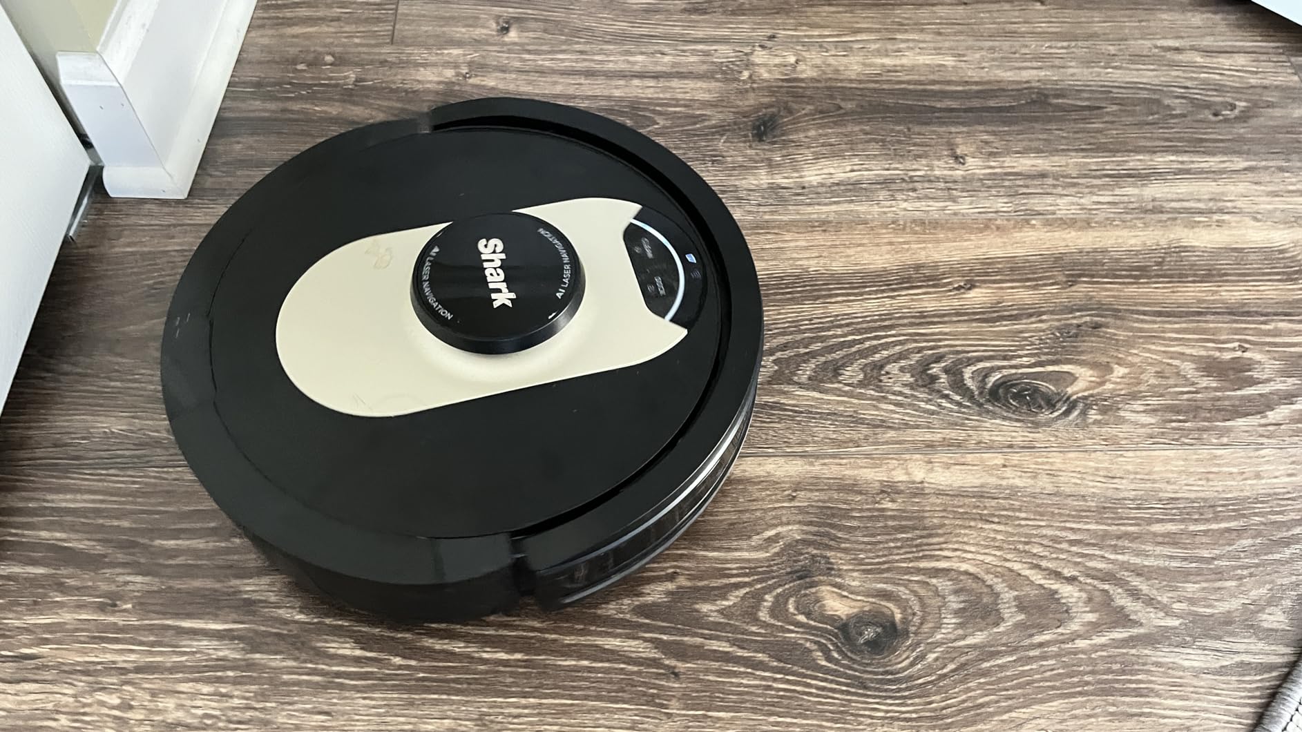 Shark AV2501AE AI Robot Vacuum with XL HEPA Self-Empty Base, Bagless, 60-Day Capacity, LIDAR Navigation, Perfect for Pet Hair customer photo 2