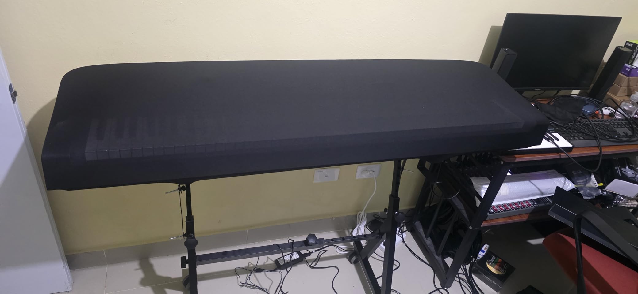 Yamaha DGX-670B 88-Key Weighted Digital Piano, Black with Sustain Foot Switch and Music Rest customer photo 2