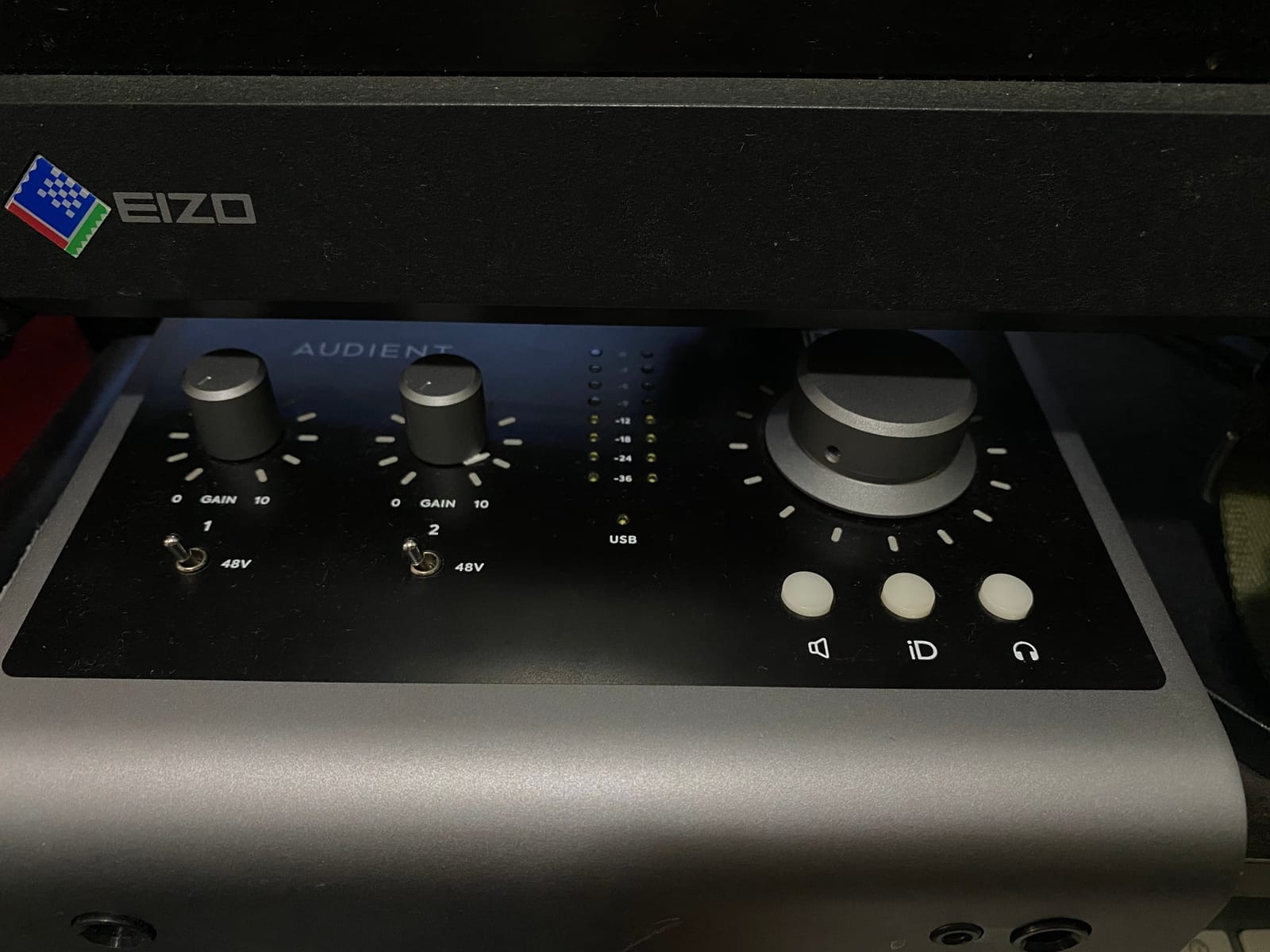 Audient Audio Interface iD14 MKII, 2 Class-A Microphone Preamps (High Performance USB Audio Interface, USB-C Connector, Monitor Mix and Monitor Panning Function, 2 Headphone Outputs), Black customer photo 1