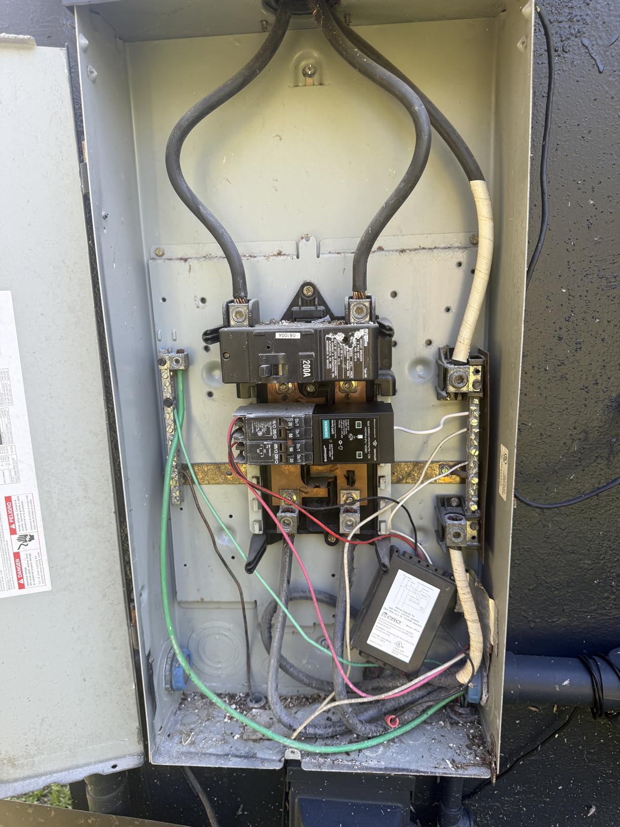 SIEMENS BOLTSHIELD Plug-in Surge Protection Device 2-Pole 65kA 120/240V, 1-Phase, 3-Wire customer photo 1
