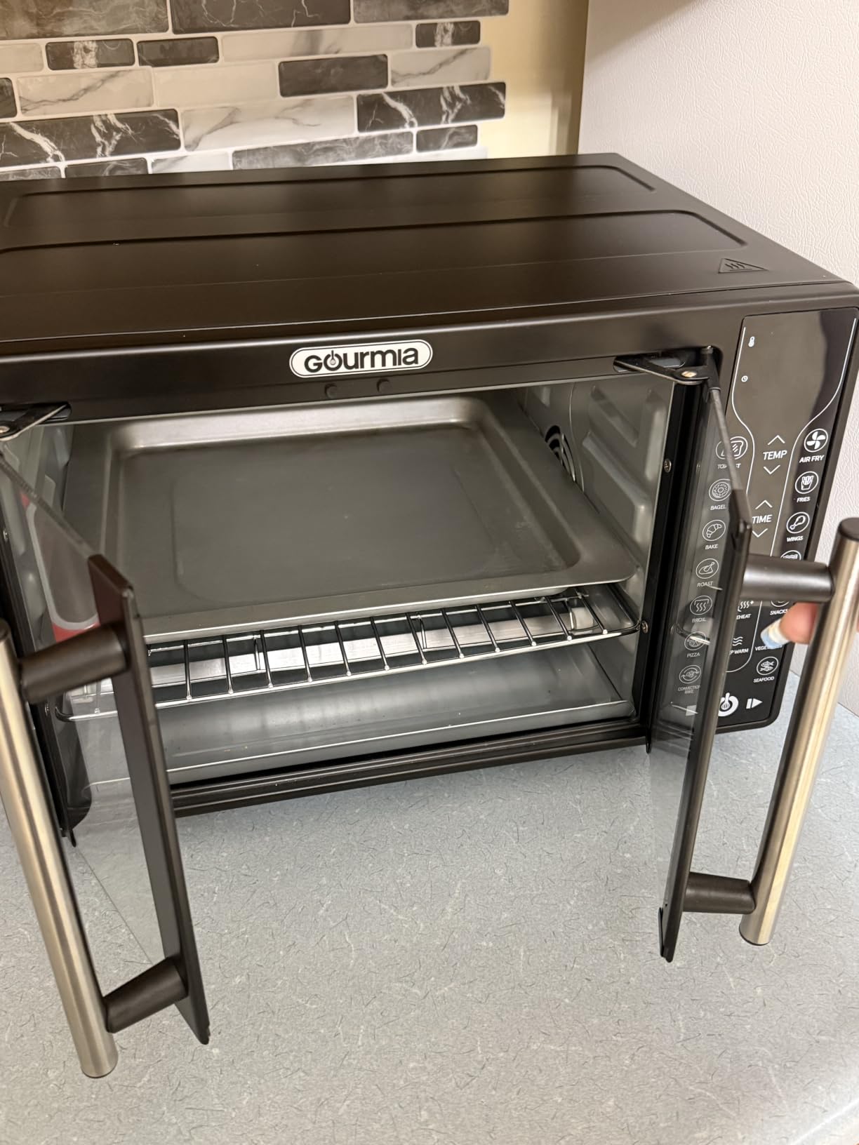 Gourmia French Door Air Fryer Toaster Oven, 6-Slice Capacity, FryForce 360°, Digital Display with 17 Cooking Presets customer photo 2