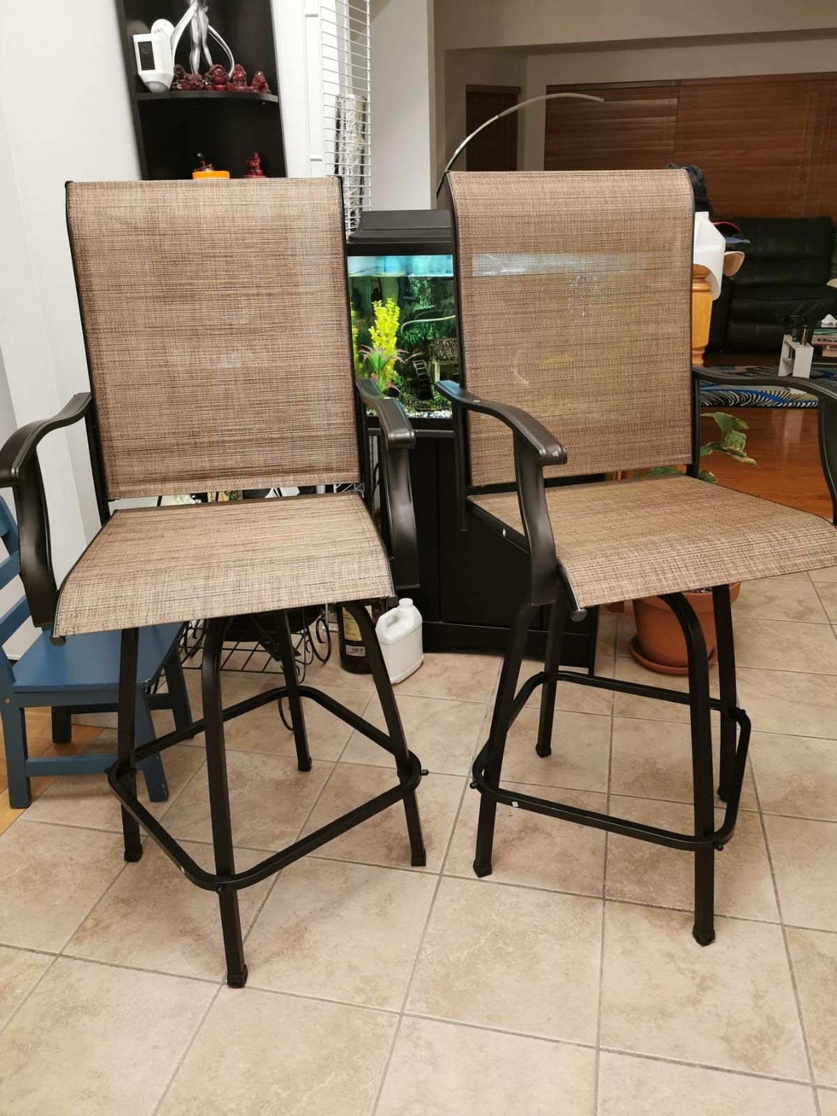 Sophia & William Swivel Outdoor Bar Stools Set of 4, Brown, 30 Inches | High Top, Breathable Textilene Seat, Metal Frame, Back Support, Armrest & Footrest, for Patio Garden Backyard Bar Counter customer photo 2