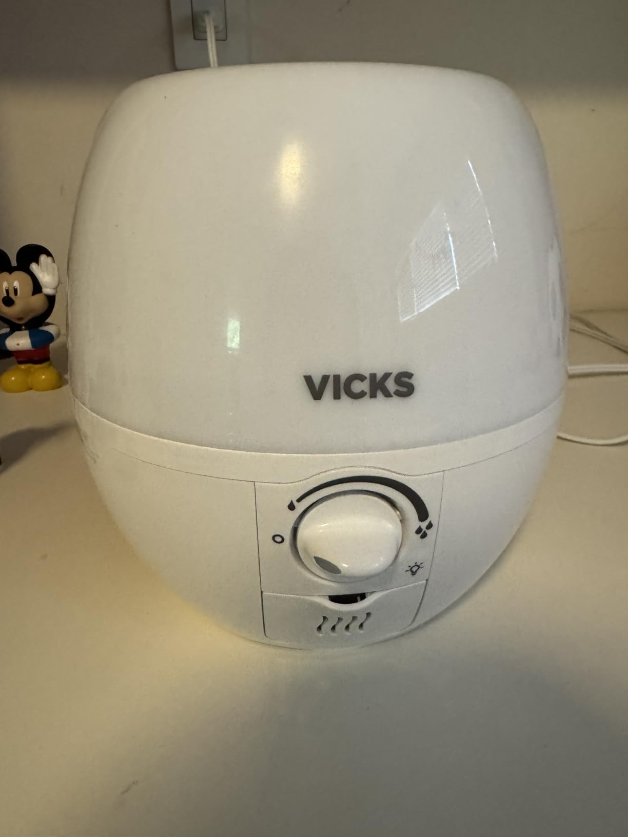 Vicks Humidifier 3-in-1 SleepyTime Cool Mist Humidifier for Baby and Kids Rooms with Color Changing Night Light and Essential Oil Diffuser, White customer photo 1