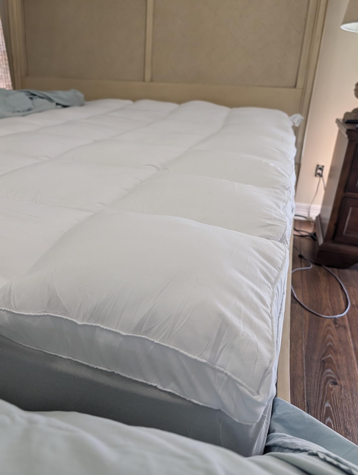 ELEMUSE Queen Mattress Topper for Back Pain, Extra Thick Mattress Pad Cover, Plush Soft Pillowtop with Elastic Deep Pocket, Overfilled Down Alternative Filling customer photo 2