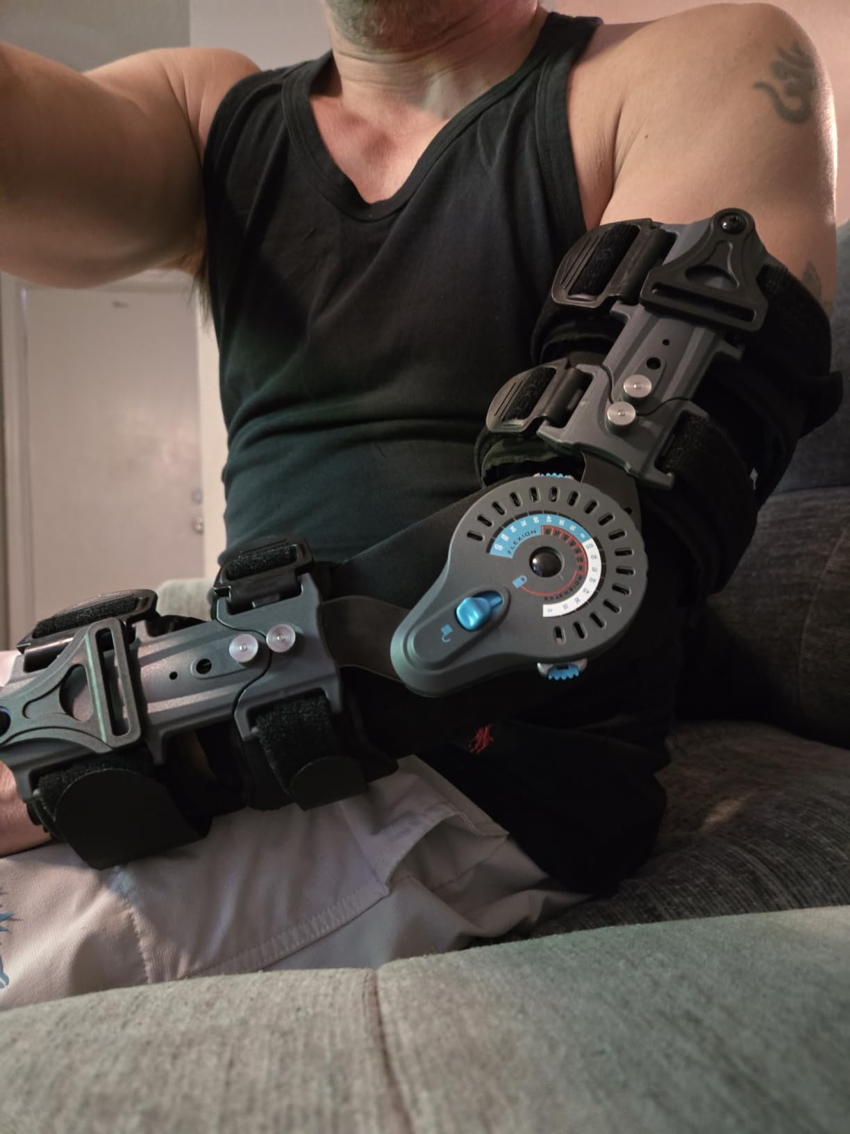 Komzer Hinged Elbow Brace, Post Op ROM Elbow Immobilizer with Sling for Cubital Tunnel Syndrome, Fracture and Tendon Rehabilitation, Adjustable Range of Motion Arm Support Splint for Adults Left customer photo 1