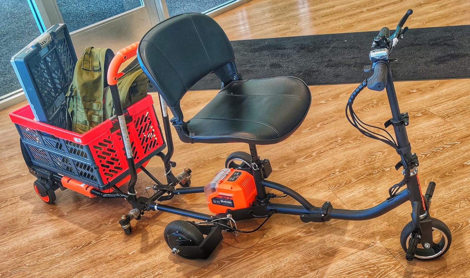 SuperHandy Passport Mobility Scooter for Adults - Foldable, 3 Wheel, Airline Travel Friendly - 13 Mile Range, Includes 2 Removable 44.4V Lithium-ion Batteries & Charger (275 Lbs) customer photo 1