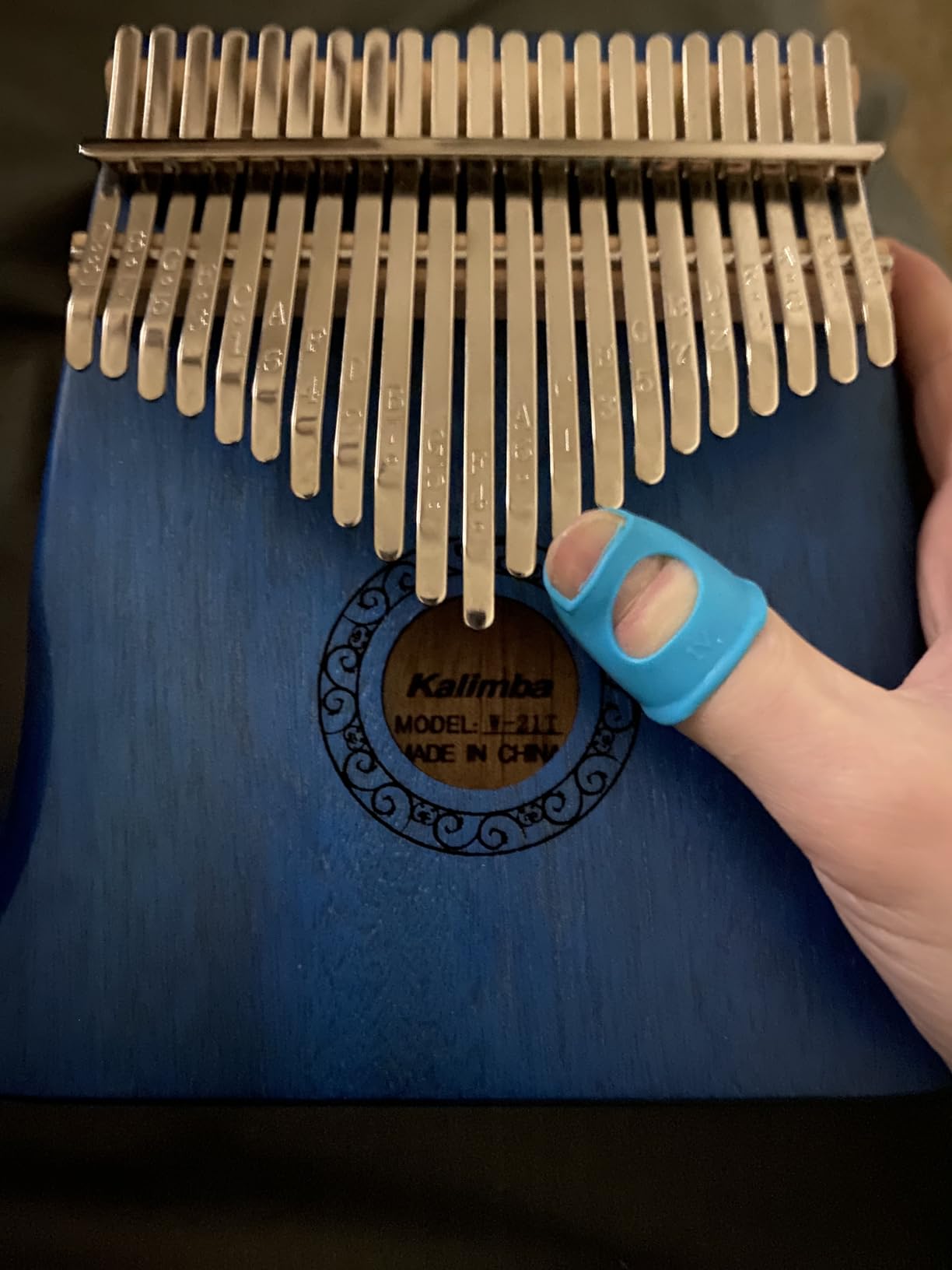 Kalimba Thumb Piano, YUNDIE Potable 17 Keys Mbira Finger Piano with Tune Hammer and Study Instruction, Musical Instruments Gift for Adult Beginners Professional (Brown, 21keys) customer photo 2