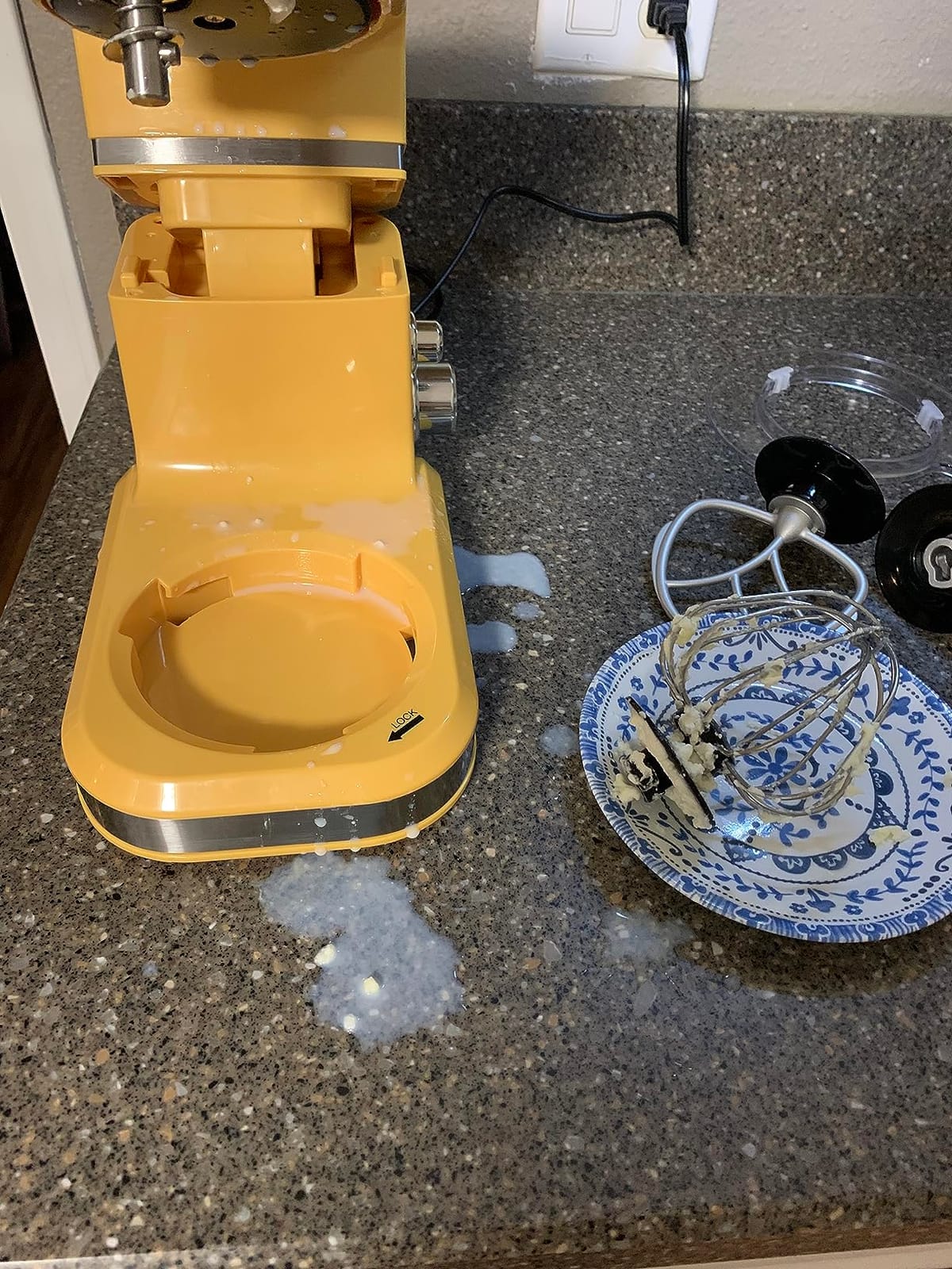 Kitchen in the box Stand Mixer, 3.2Qt Small Electric Food Mixer, 6 Speeds Portable Lightweight Kitchen Mixer for Daily Use with Egg Whisk, Dough Hook, Flat Beater (Black) customer photo 1