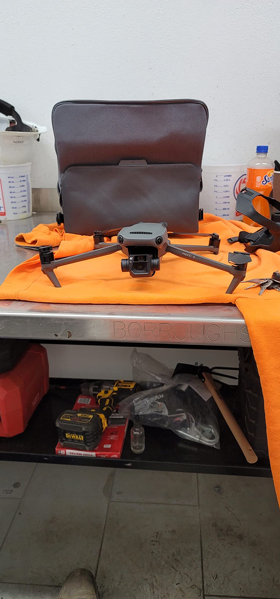 Mavic 3 Fly More Combo, Drone with 4/3 CMOS Hasselblad Camera, 5.1K Video, Omnidirectional Obstacle Sensing, 46 Mins Flight, Advanced Auto Return, 2 Extra Batteries, FAA Remote ID Compliant, Gray customer photo 2