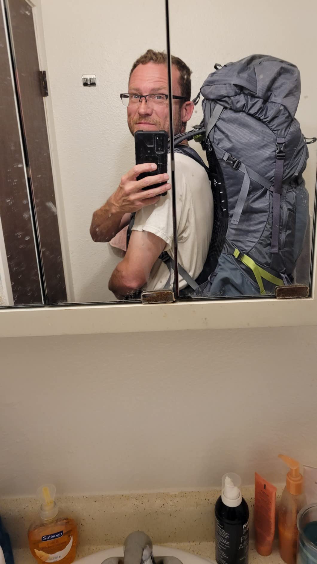 Osprey Atmos AG 65L Men's Backpacking Backpack, Black L-XL customer photo 2