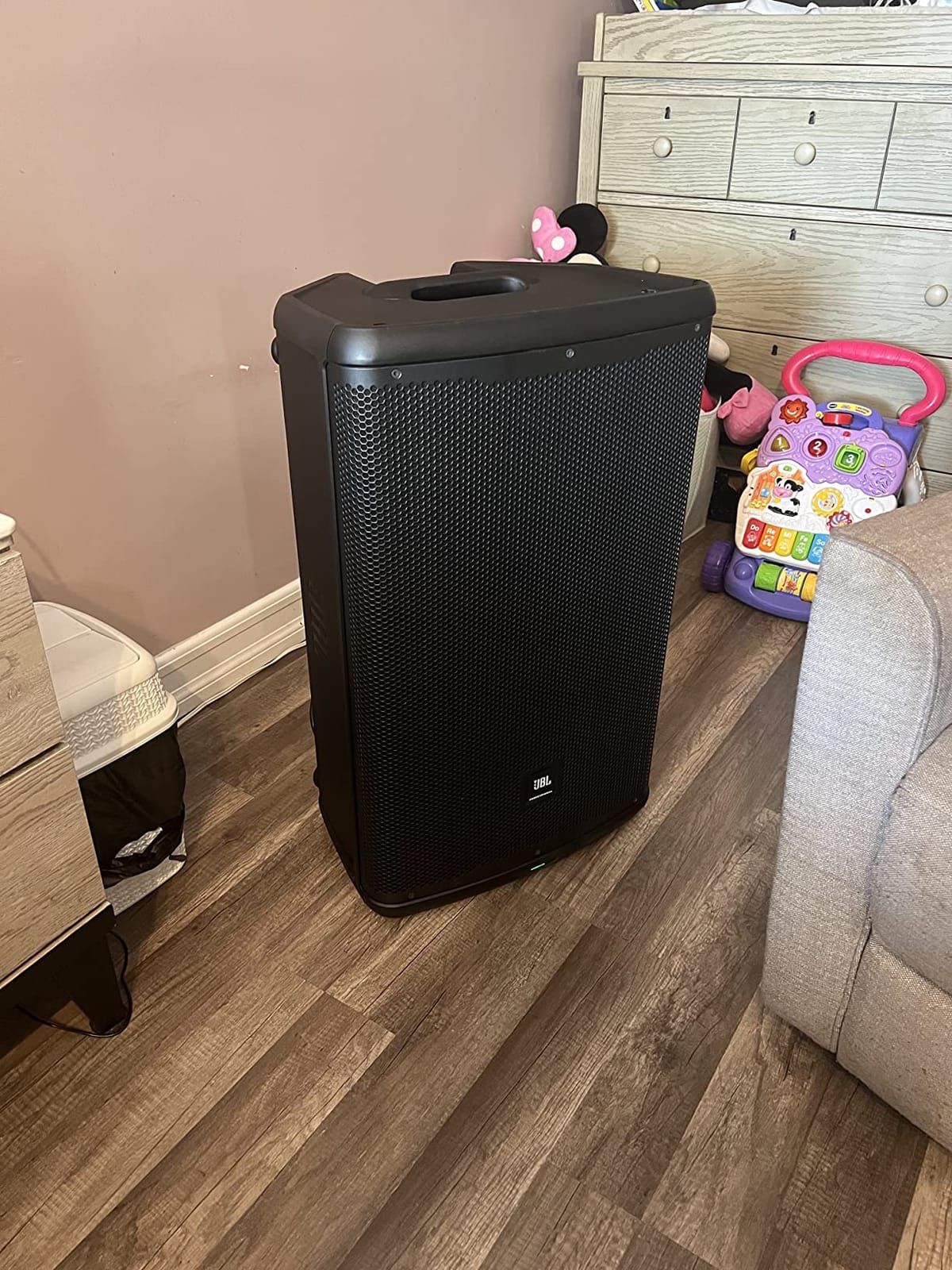 JBL Professional EON715 Powered PA Speaker, Portable Loudspeaker with Bluetooth, 15 inch, 300 Watt, Wired Electric, Black customer photo 1
