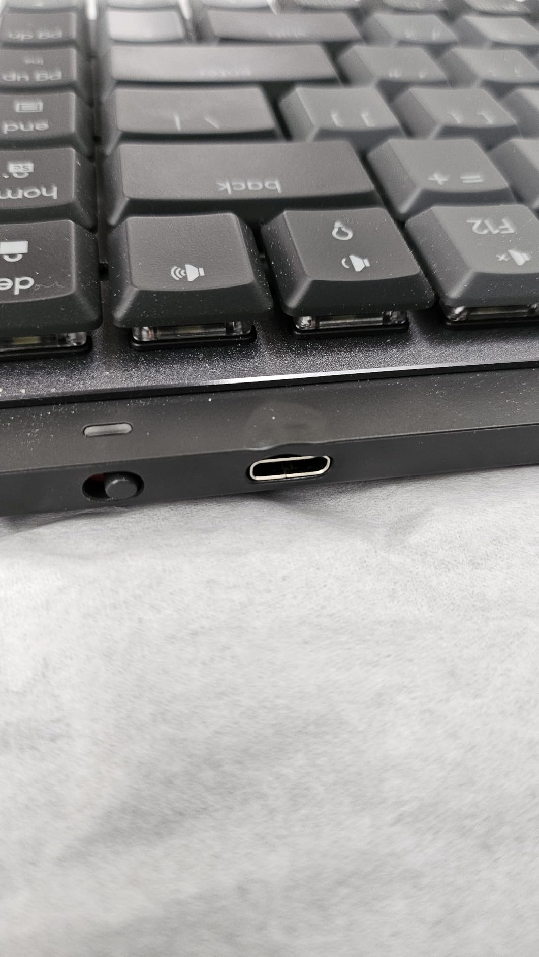 Logitech MX Mechanical Wireless Illuminated Keyboard Tactile - Graphite customer photo 1