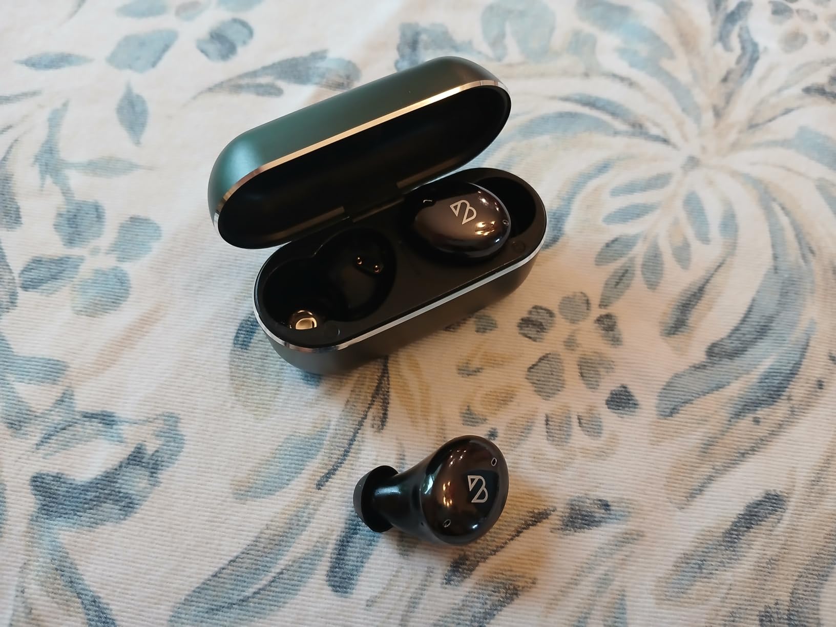 Back Bay Audio Mini Wireless Earbuds for Small Ears, Award-Winning Sound | Sweatproof Bluetooth Earbuds, Deep Bass, Tech Fitness Gifts for Men, Comfortable Bluetooth Ear Buds for Women customer photo 1