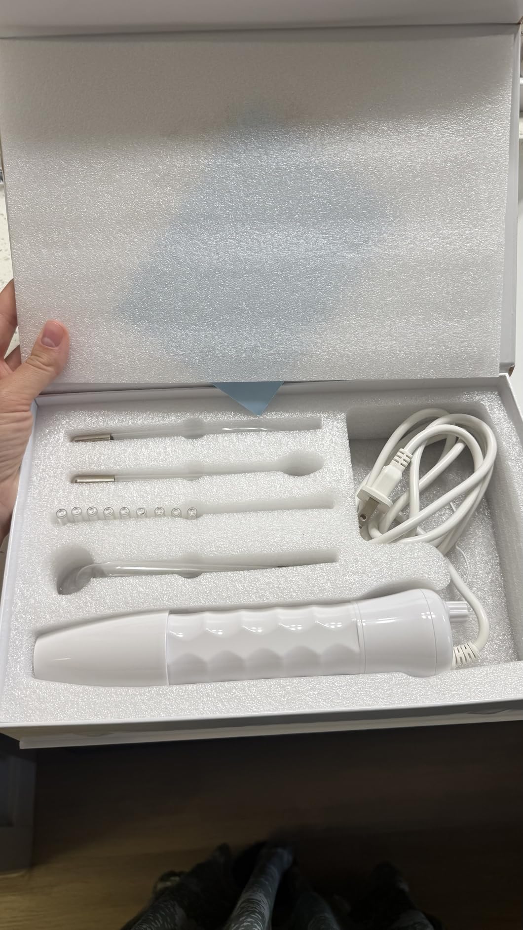 High Frequency Facial Wand - Uaike 4 in 1 Violet Portable Handheld | High Frequency Facial Machine - at Home Face Skin Wand Device with 4 Pcs Purple Glass Tubes customer photo 1