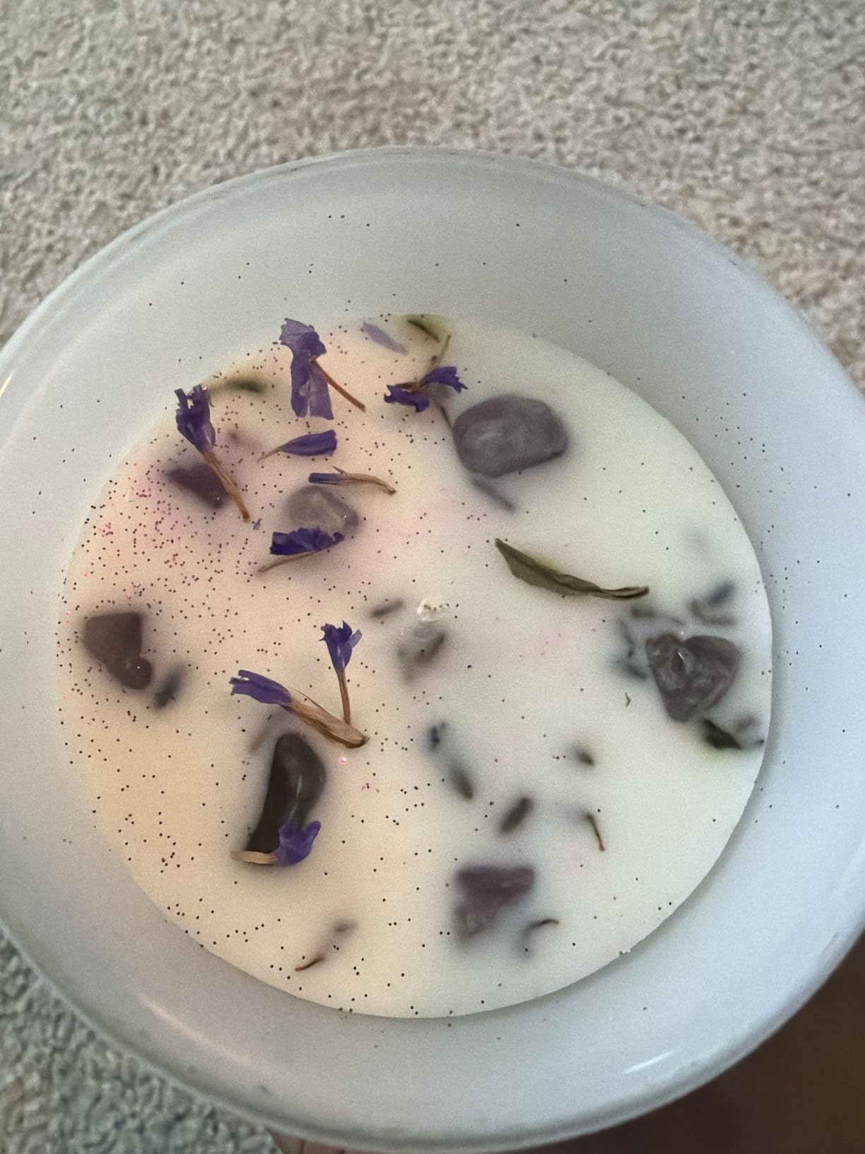 AOOVOO Lavender Scented Candles for Women - Aromatherapy Candle with Crystals Inside, 10oz Soy Candles for Home Scented, Birthday Gifts Mothers Day Candle for Women Mom customer photo 1