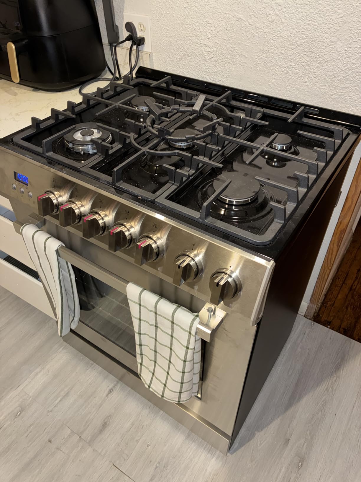 COSMO COS-305AGC 30 in. 5.0 cu. ft. Freestanding Single Oven Gas Range with 5 Burner Cooktop and Heavy Duty Cast Iron Grates in Stainless Steel customer photo 1