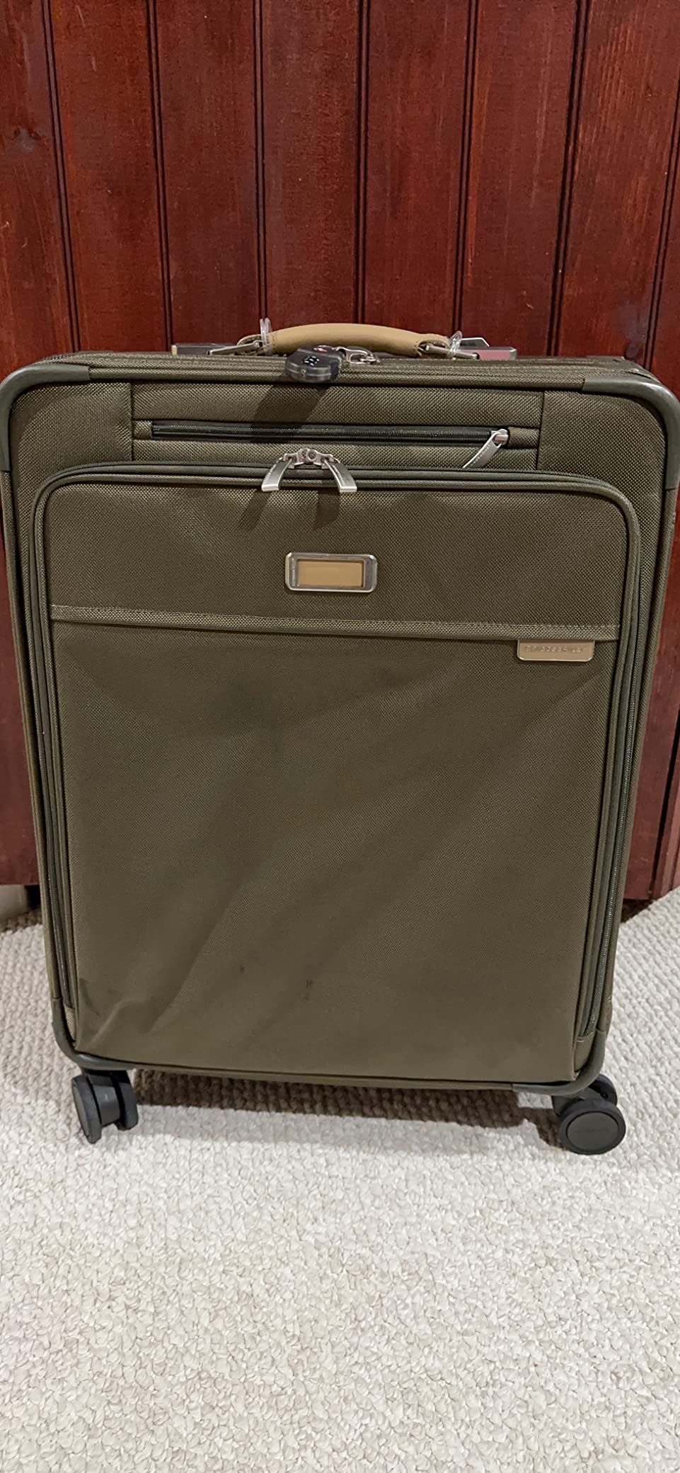Briggs & Riley Baseline Essential 22
