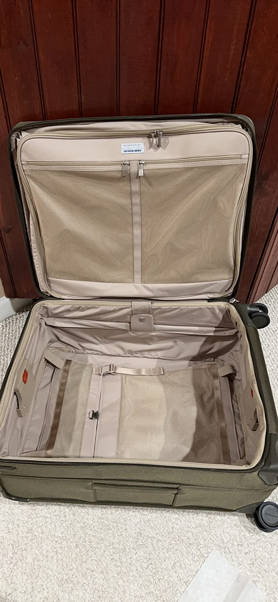 Briggs & Riley Baseline Essential 22