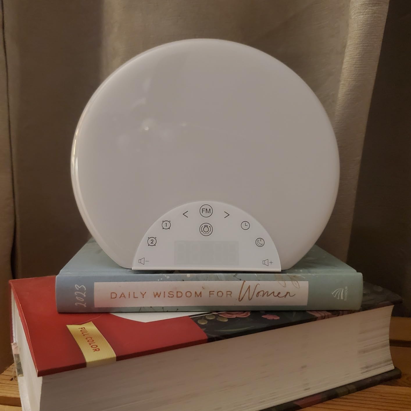 Sunrise Alarm Clock Wake Up Light for Kids, Adults, Heavy Sleepers with Dual Alarms, Snooze, Sleep Aid with 7 Nature Sounds for Bedrooms with 8 Colors Night Light, FM Radio, Gift Ideas customer photo 2