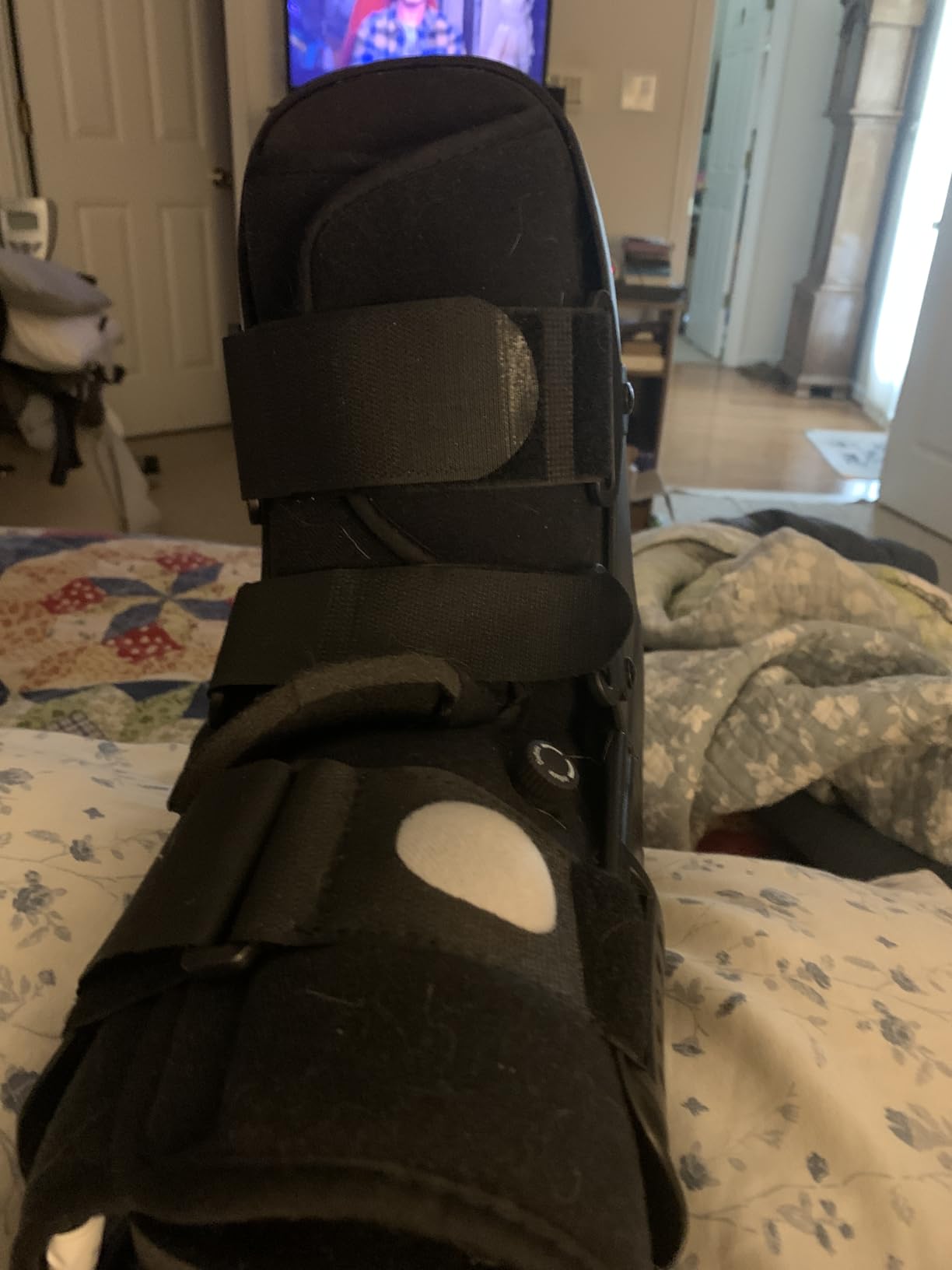 Jewlri Walking Boot for Broken & Injured Foot, Sprained Ankle, Fracture, M | Short Air CAM Walker Boot, Fracture Recovery Support, Adjustable, for Women & Men, Fits Left or Right Foot, Black customer photo 1