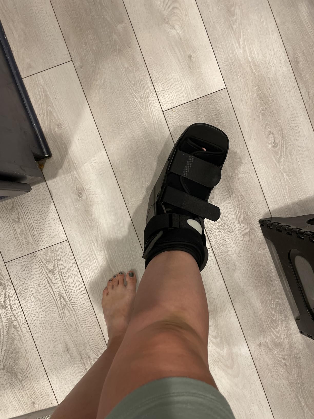 Jewlri Walking Boot for Broken & Injured Foot, Sprained Ankle, Fracture, M | Short Air CAM Walker Boot, Fracture Recovery Support, Adjustable, for Women & Men, Fits Left or Right Foot, Black customer photo 2