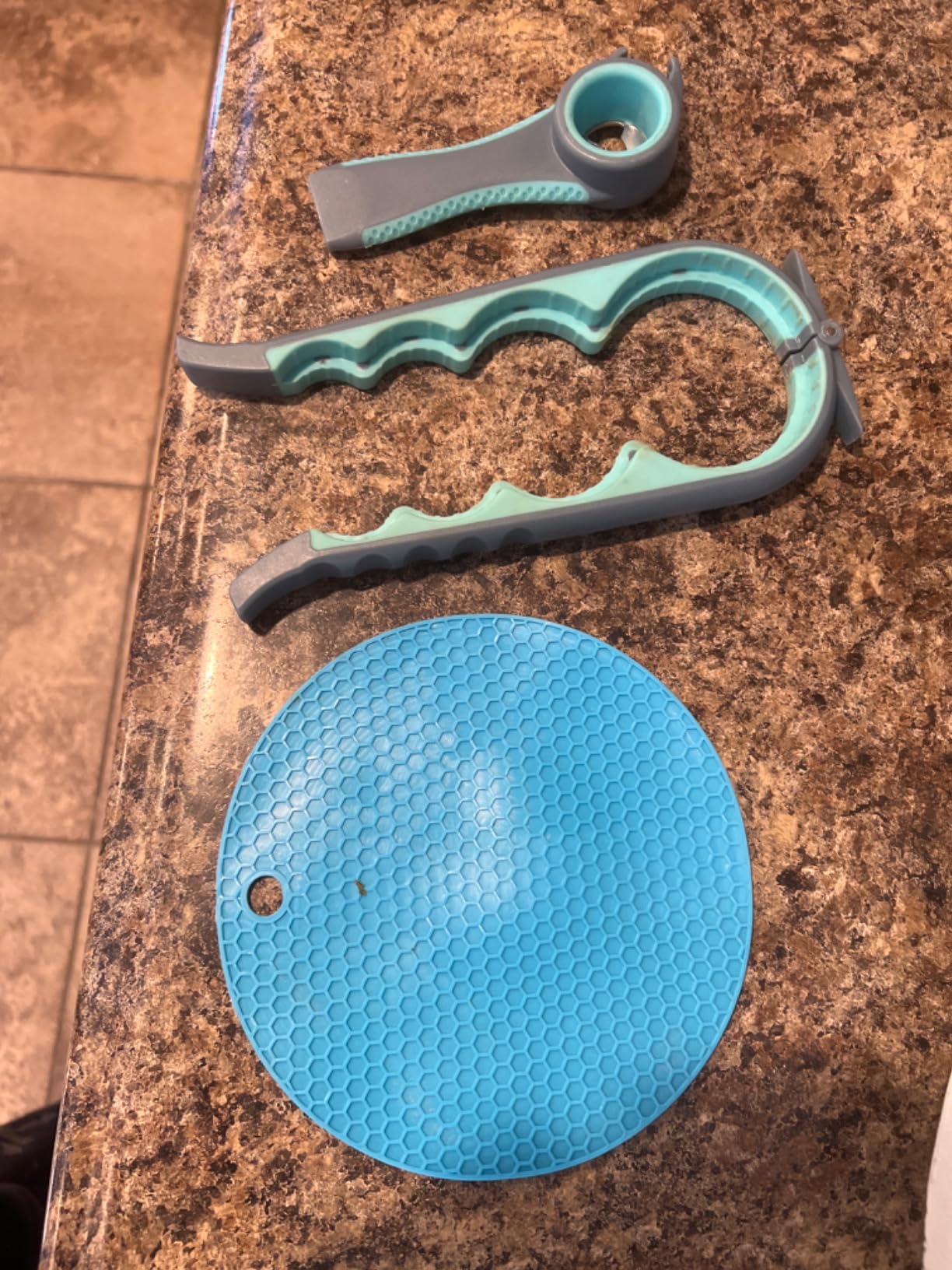 Jar Opener for Weak Hands, Seniors with Arthritis, 5 in 1 Multi Function Bottle Opener Lid Opener For Arthritic Hands with Non Slip Rubber Jar opener Gripper Pad(blue) customer photo 1