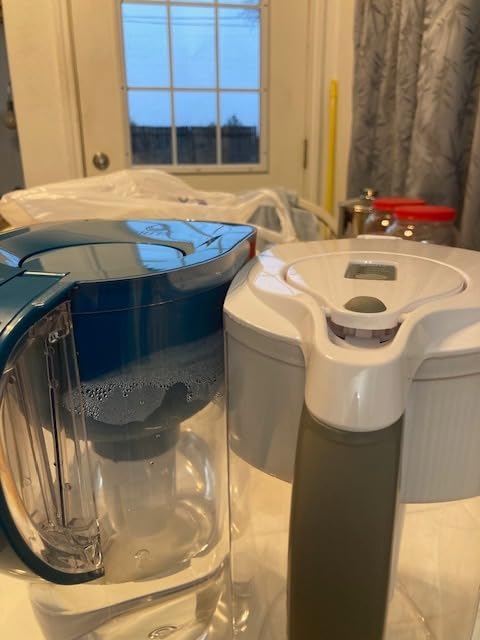 Brita Large Water Filter Pitcher for Tap and Drinking Water with SmartLight Change Indicator, Includes 1 Standard Filter, BPA-Free, Lasts 2 Months, 10-Cup Capacity, Bright White customer photo 2